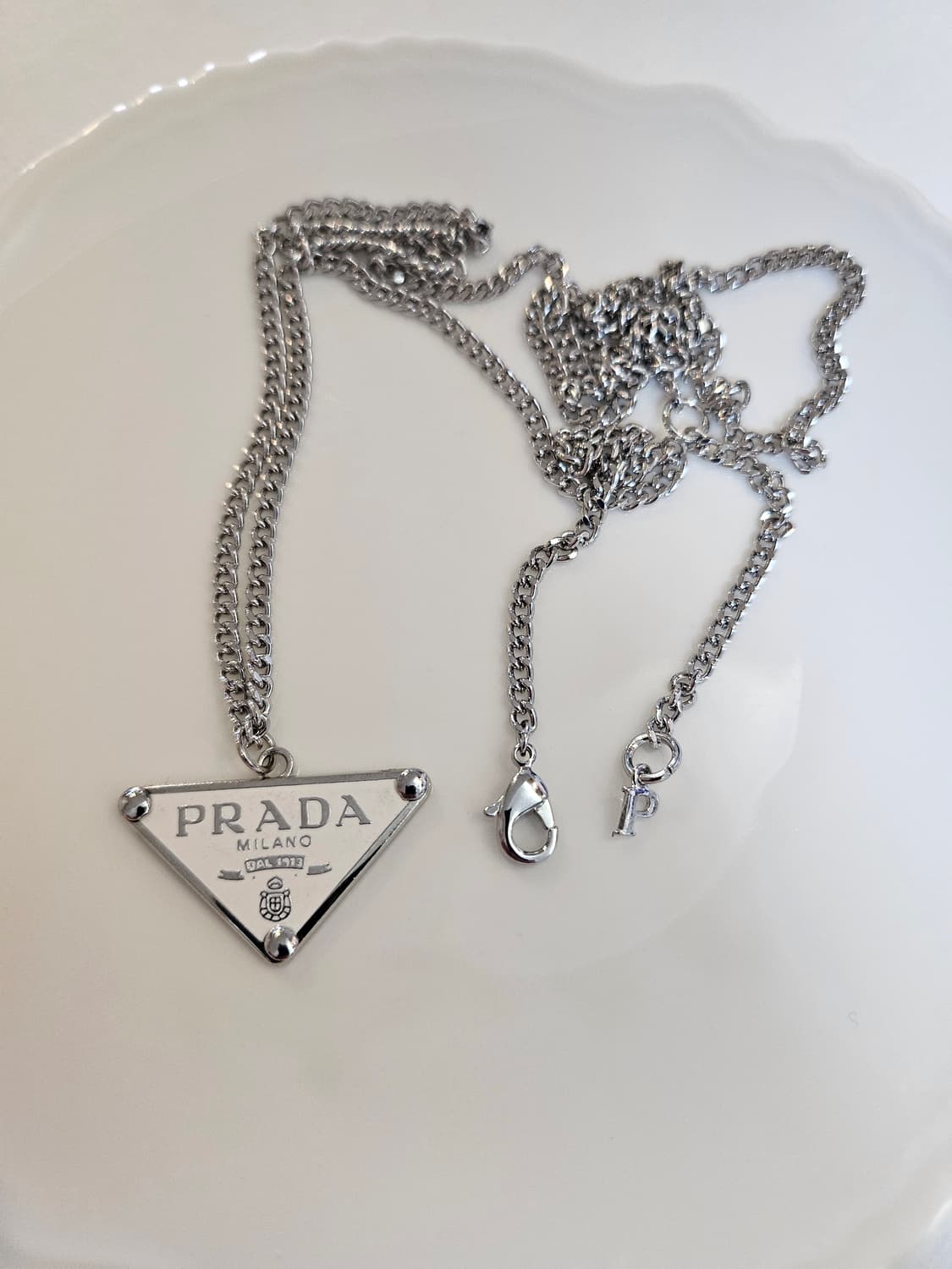 프라다 업사이클링 롱체인 목걸이 화이트 상품이미지1