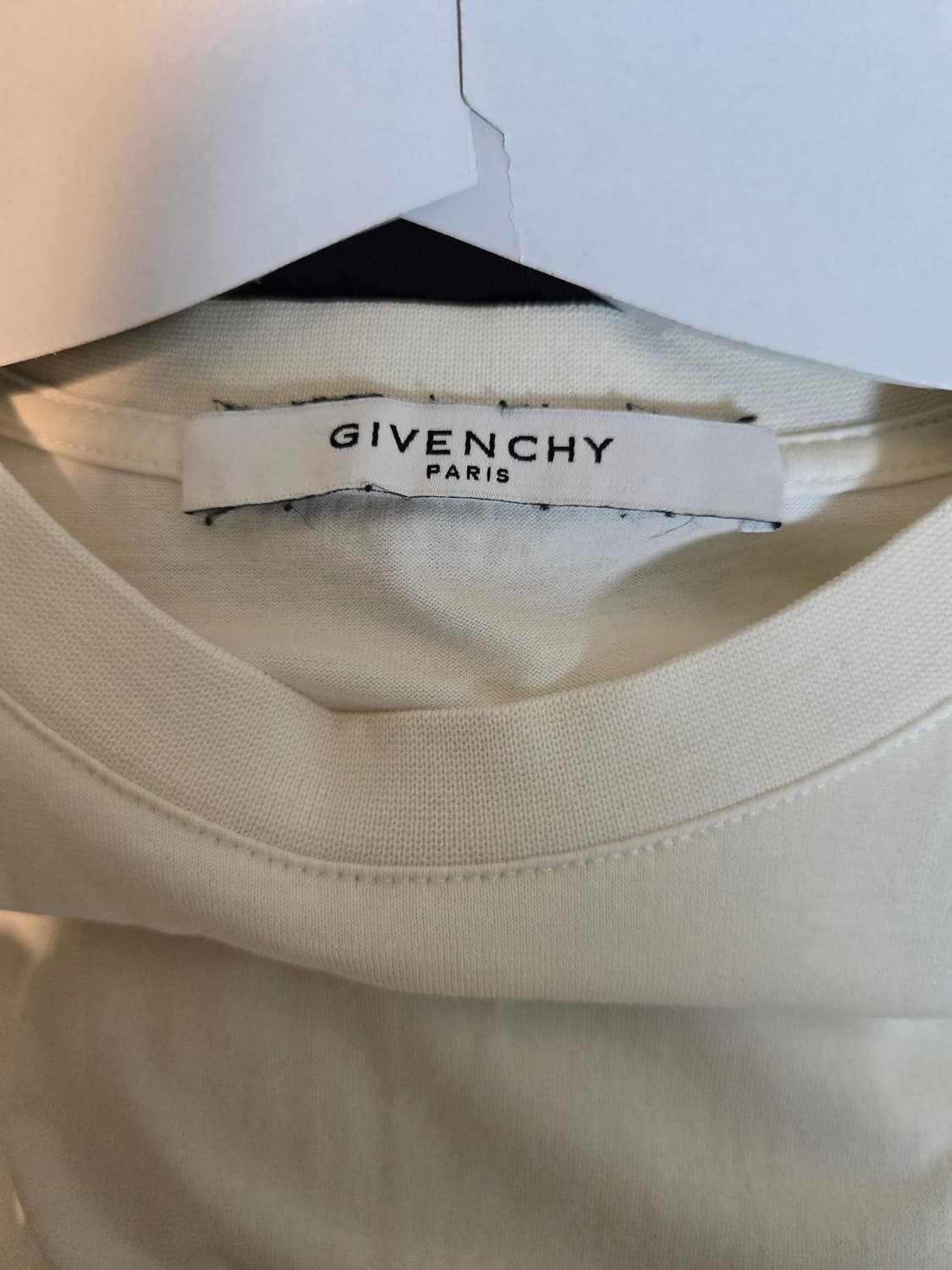 지방시 반팔 판매합니다 상품이미지3