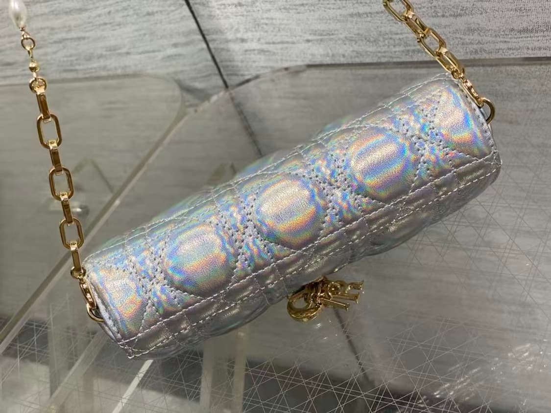 디올 크로스 백시그니처 넝쿨 체크로 클래식한 레터링 참장식
 상품이미지5