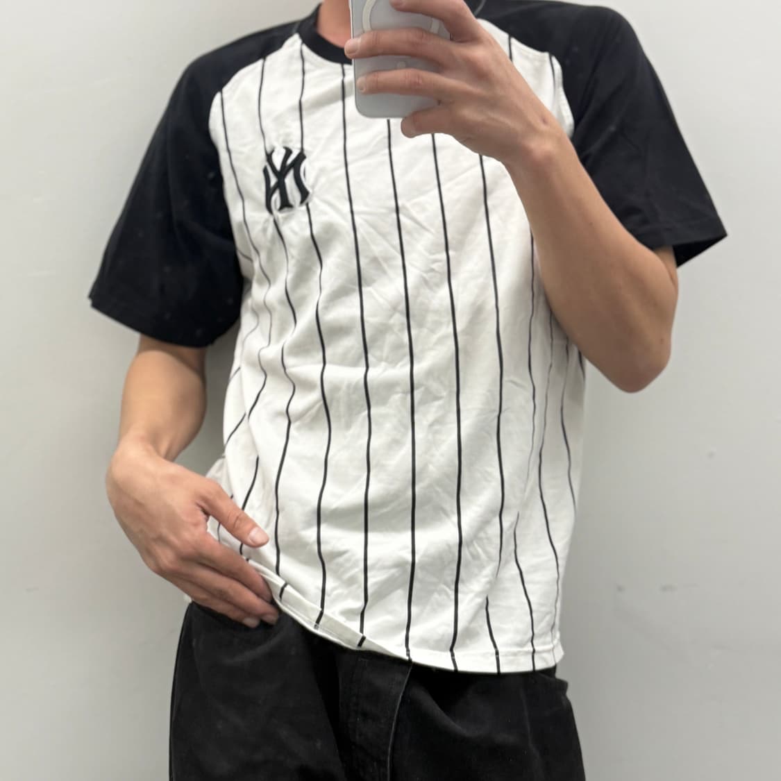 MLB 뉴욕양키즈 스트라이프 반팔 티셔츠 (화이트/블랙) 상품이미지1
