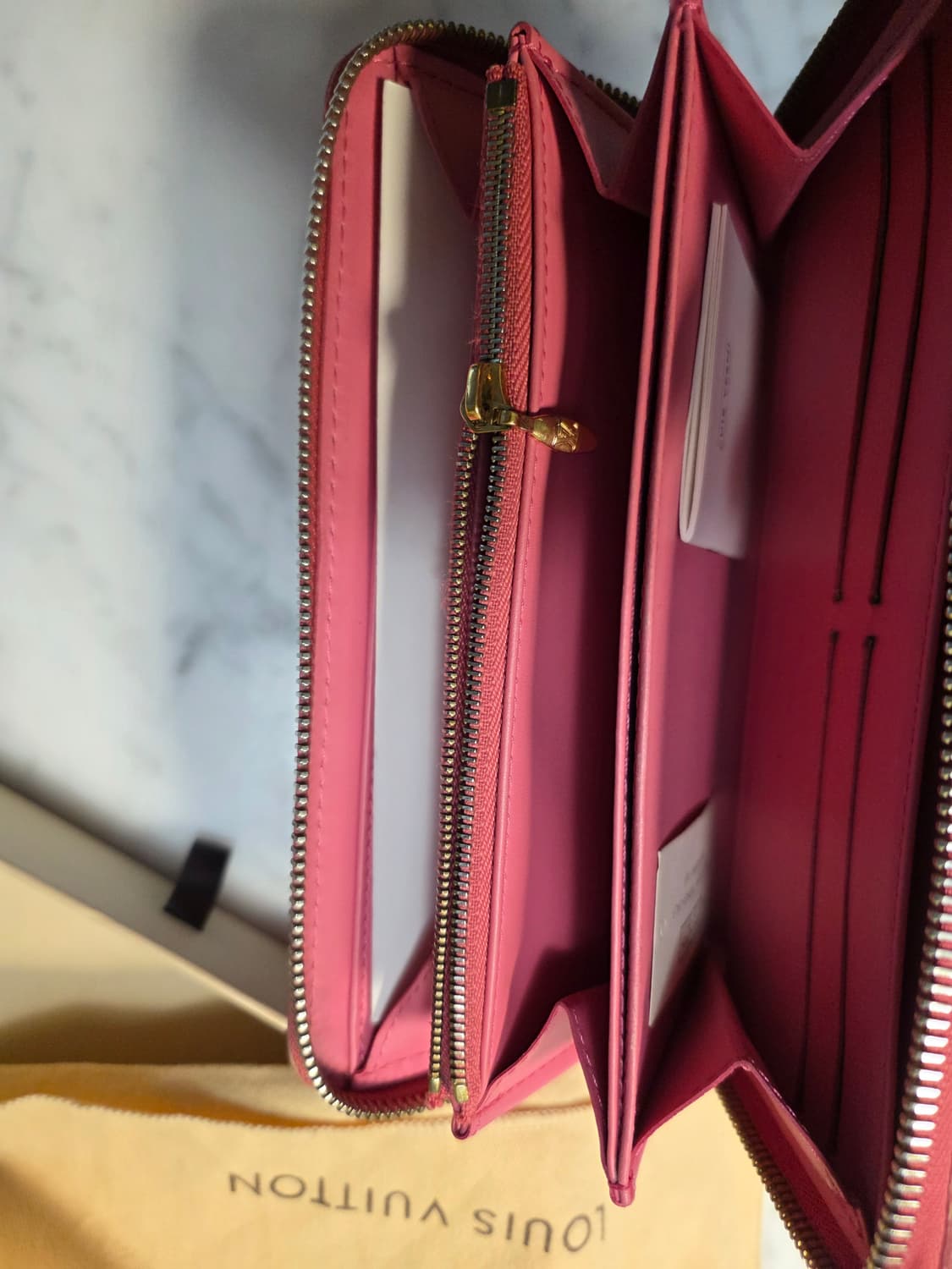 루이비통 베르니 애나멜 장지갑 핑크 지피월렛 상품이미지4