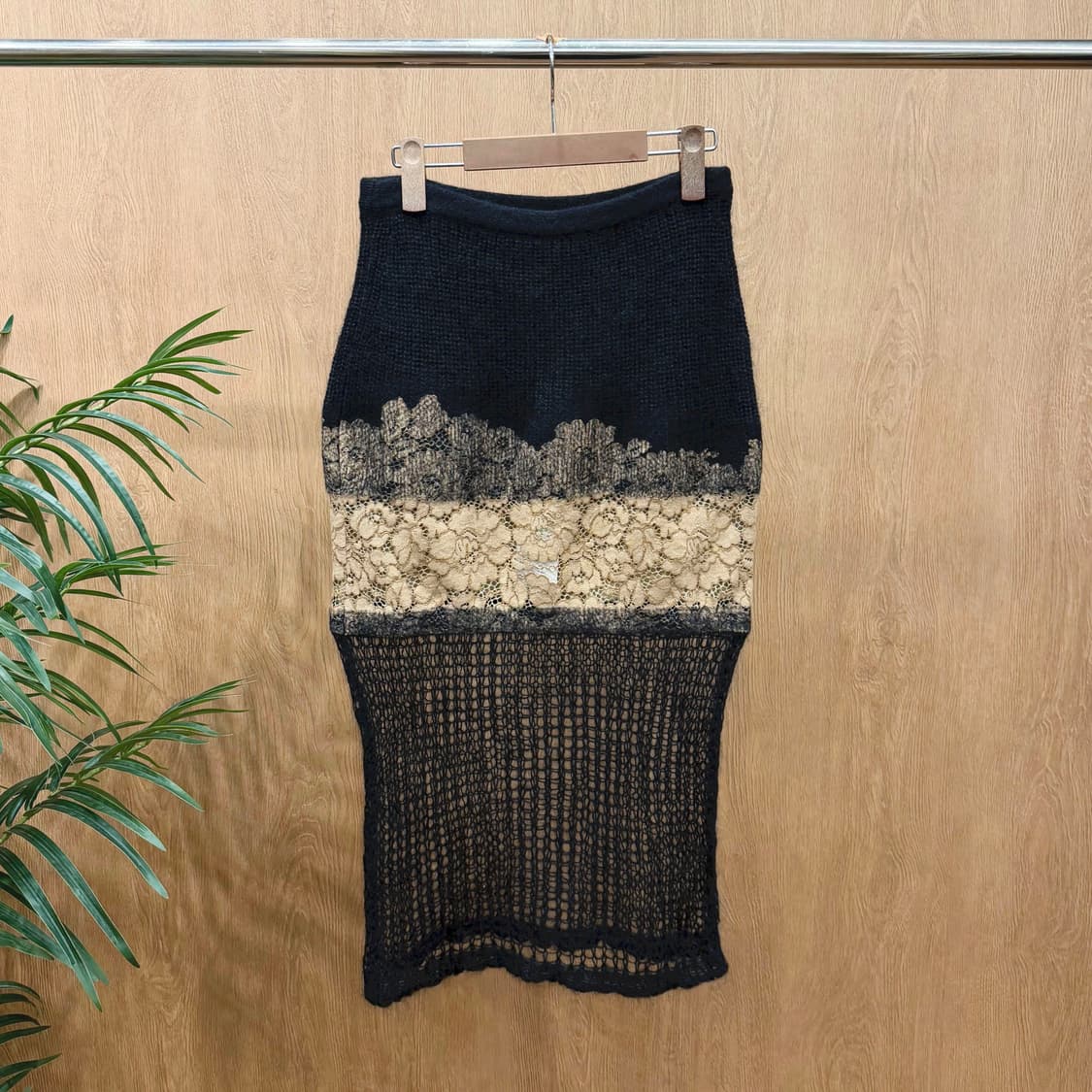 넘버투애니원 니트 스커트 레이스 배색 시스루 네트 디테일 슬림핏 블랙 상품이미지1