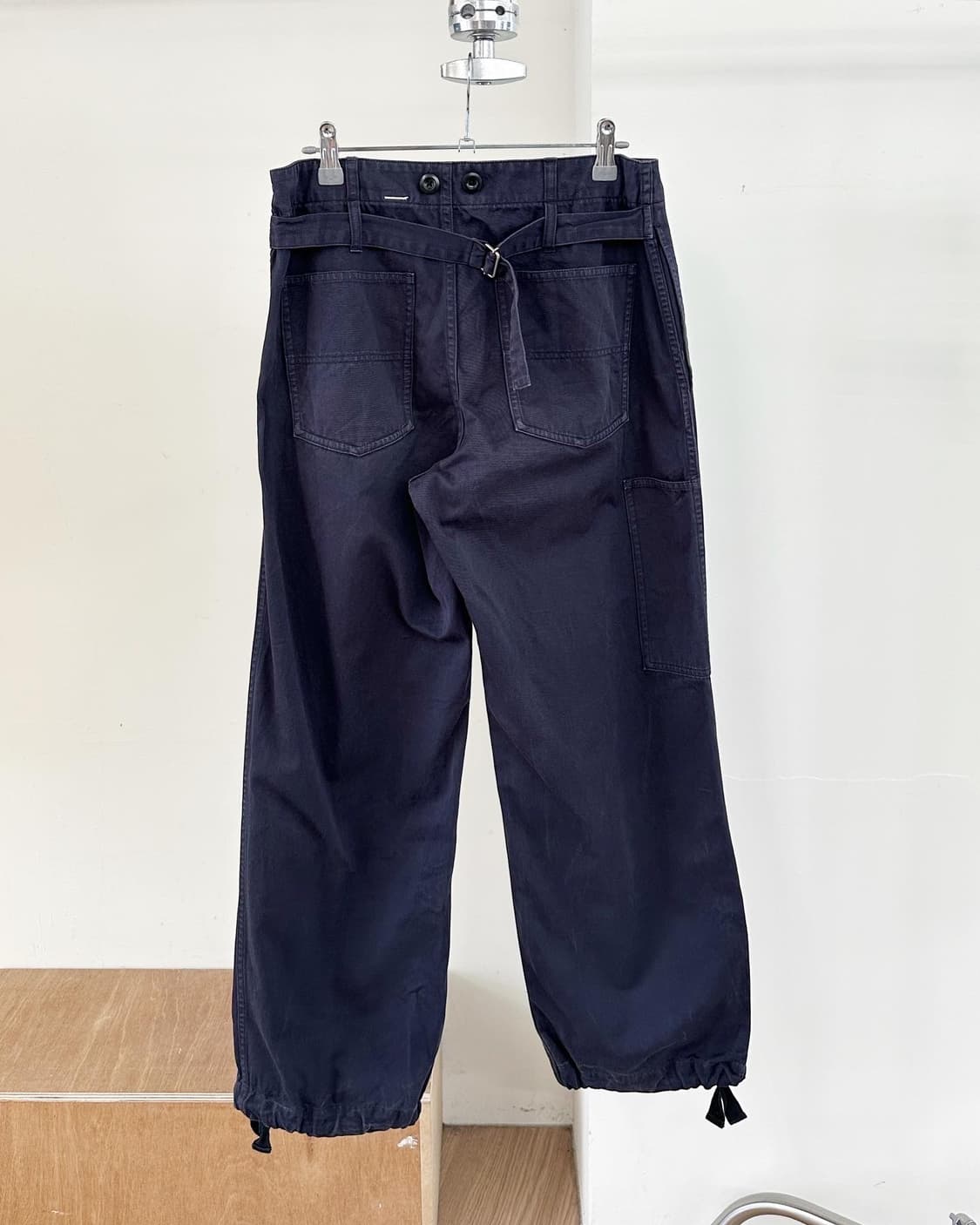 마가렛호웰 네이비 백버클 코튼 조거 팬츠  상품이미지4