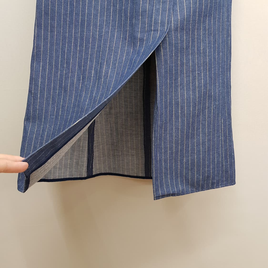 한섬 타임 TIME 2021 스트라이프  롱 스커트 64-94사이즈 상품이미지3