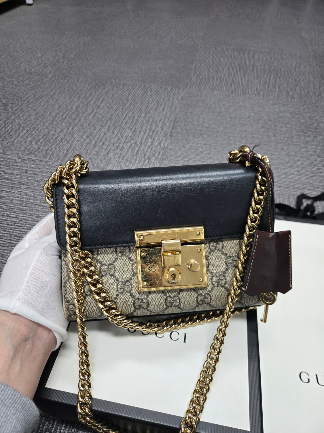 [특가][정품] 구찌 패들락 크로스백 상품이미지1