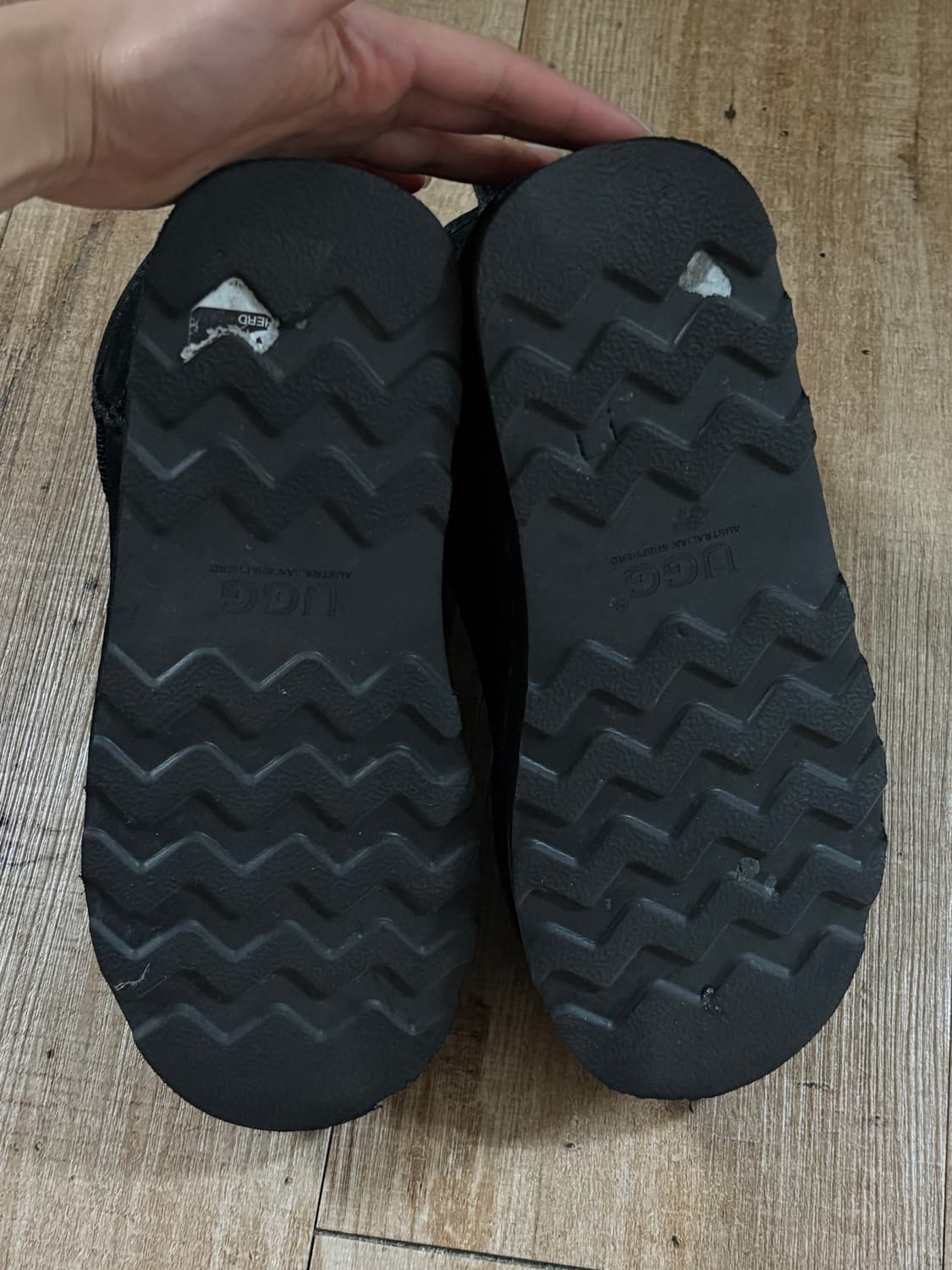 어그 플랫폼 블랙 제니 착용 상품이미지4