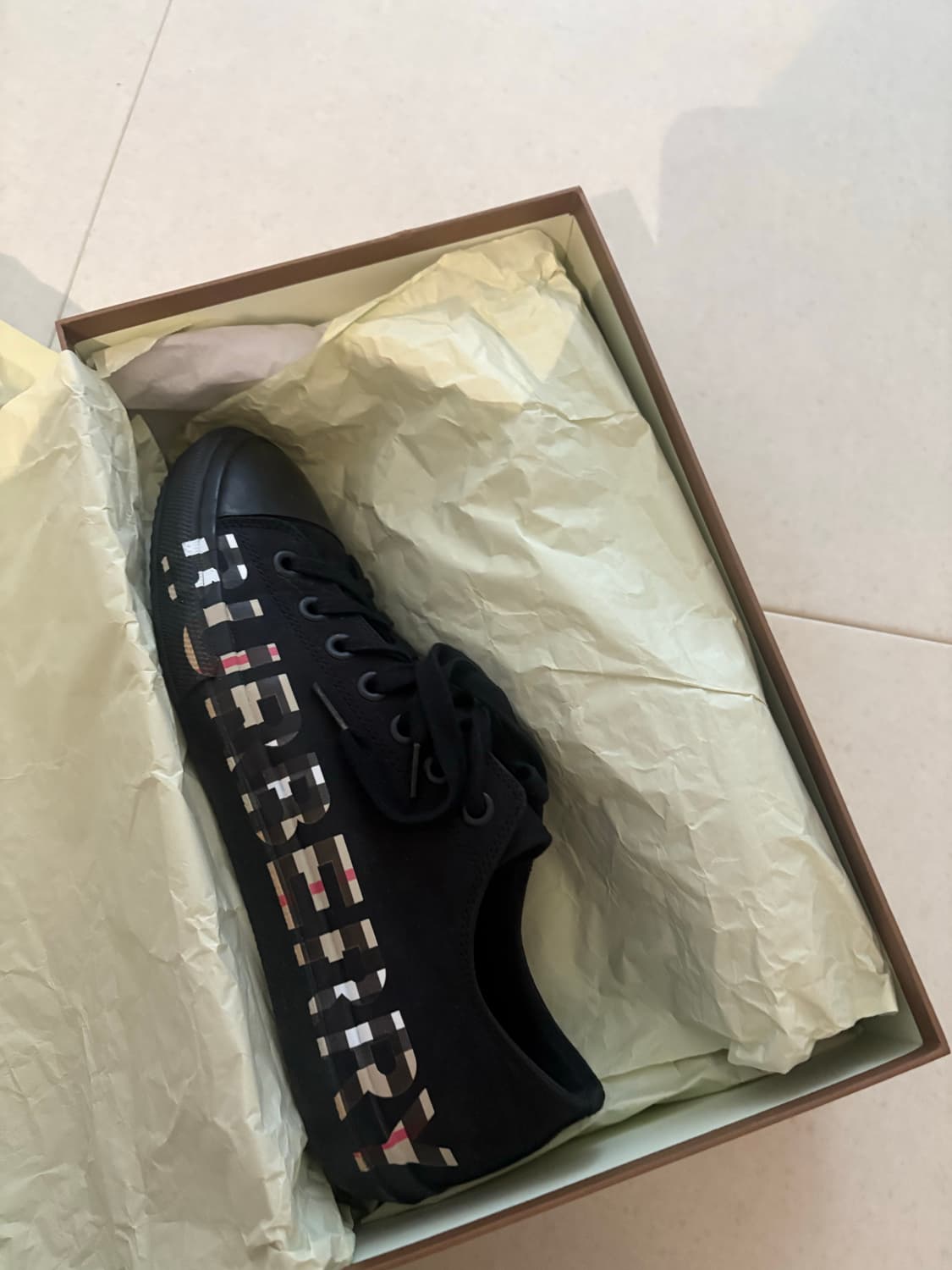 버버리 스니커즈 검은색 상품이미지3