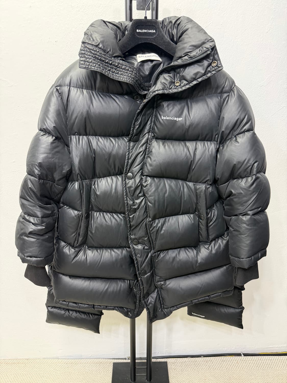 정품) 발렌시아가 오버핏 블랙 푸퍼 목도리 패딩 지디패딩 36 상품이미지1