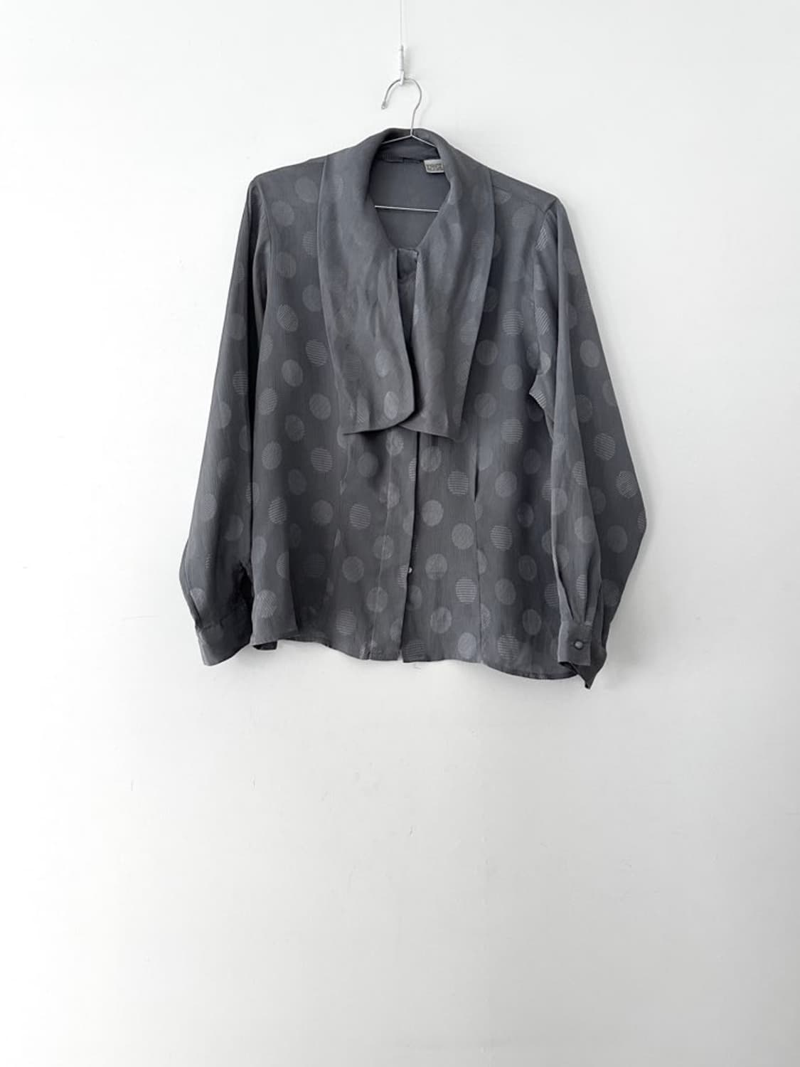 Dot pattern neck detail blouse / grey 상품이미지5