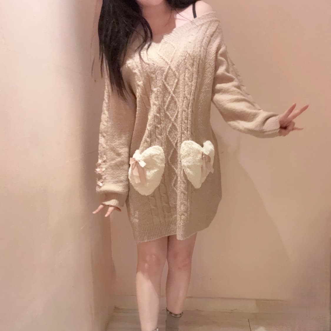 히메갸루 하트 터래기 리본 디테일 폭닥 꽈배기 오프숄더 니트 원피스 상품이미지1