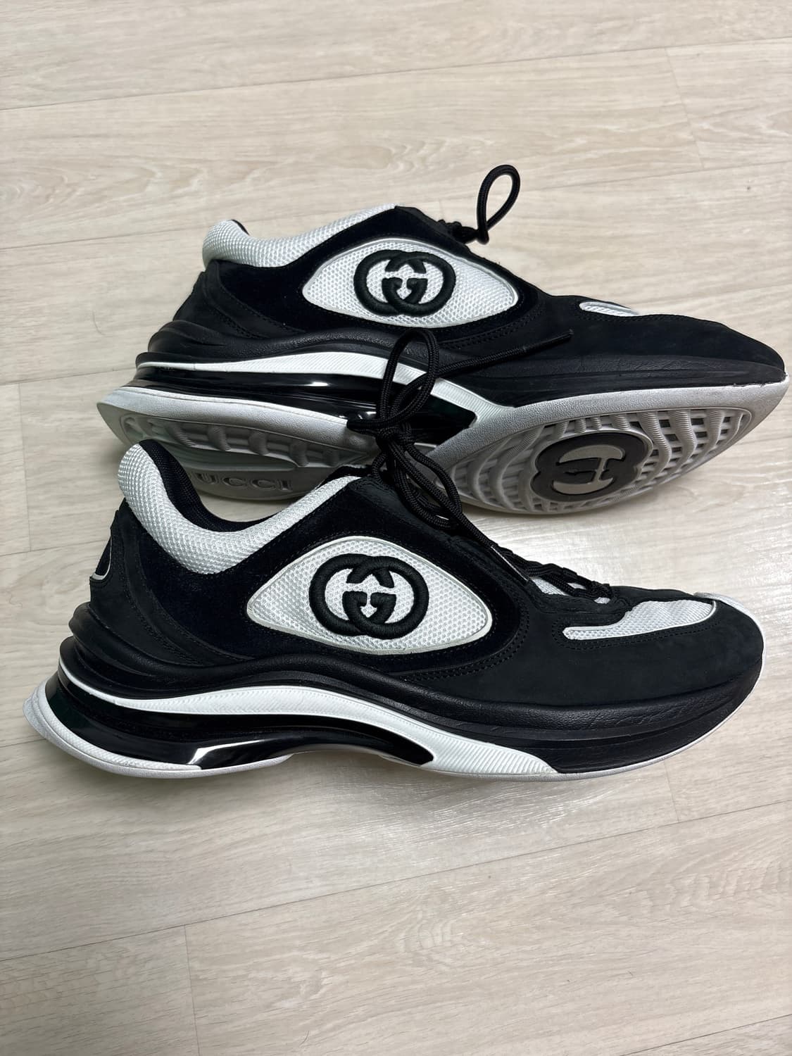 구찌 런 749785 블랙 7.5사이즈 상품이미지2