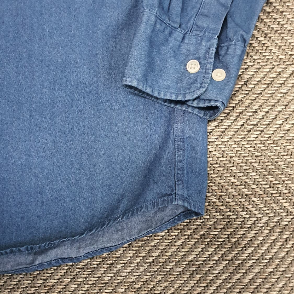 유니클로 헨리넥 데님 셔츠 남자105 상품이미지4
