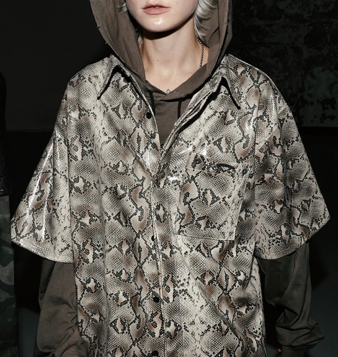 배드블러드 바이퍼 로고 레더 숏슬리브 반팔 셔츠 L 상품이미지4