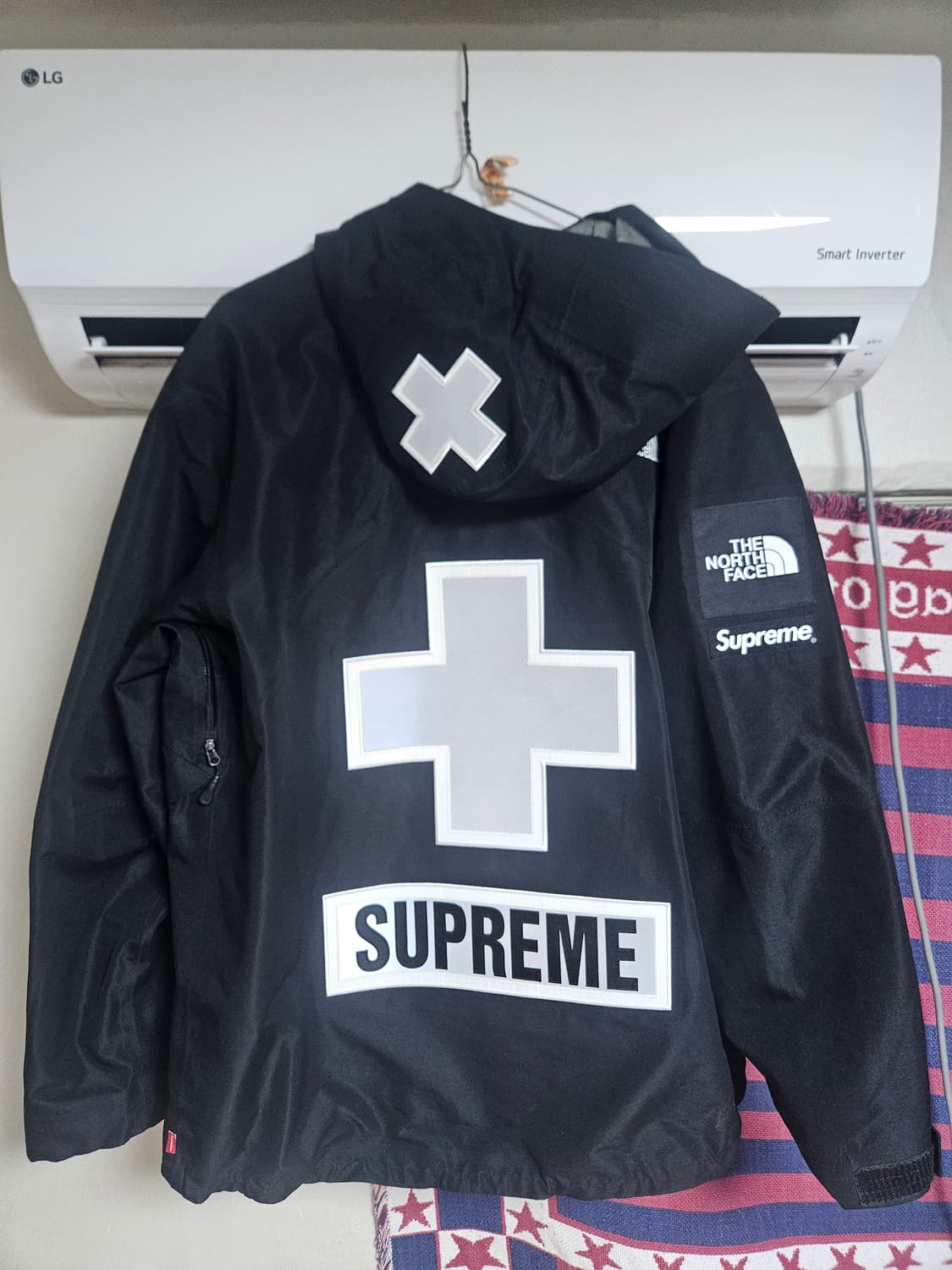 슈프림 x 노스페이스 서밋 시리즈 레스큐 마운틴 프로 자켓 블랙 - 22 상품이미지4