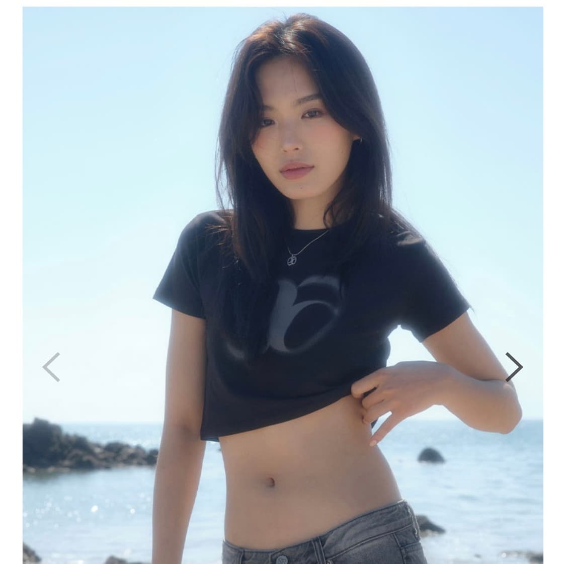 애즈온 HOLIDAY CROPPED T-SHIRT (BLACK) 상품이미지2