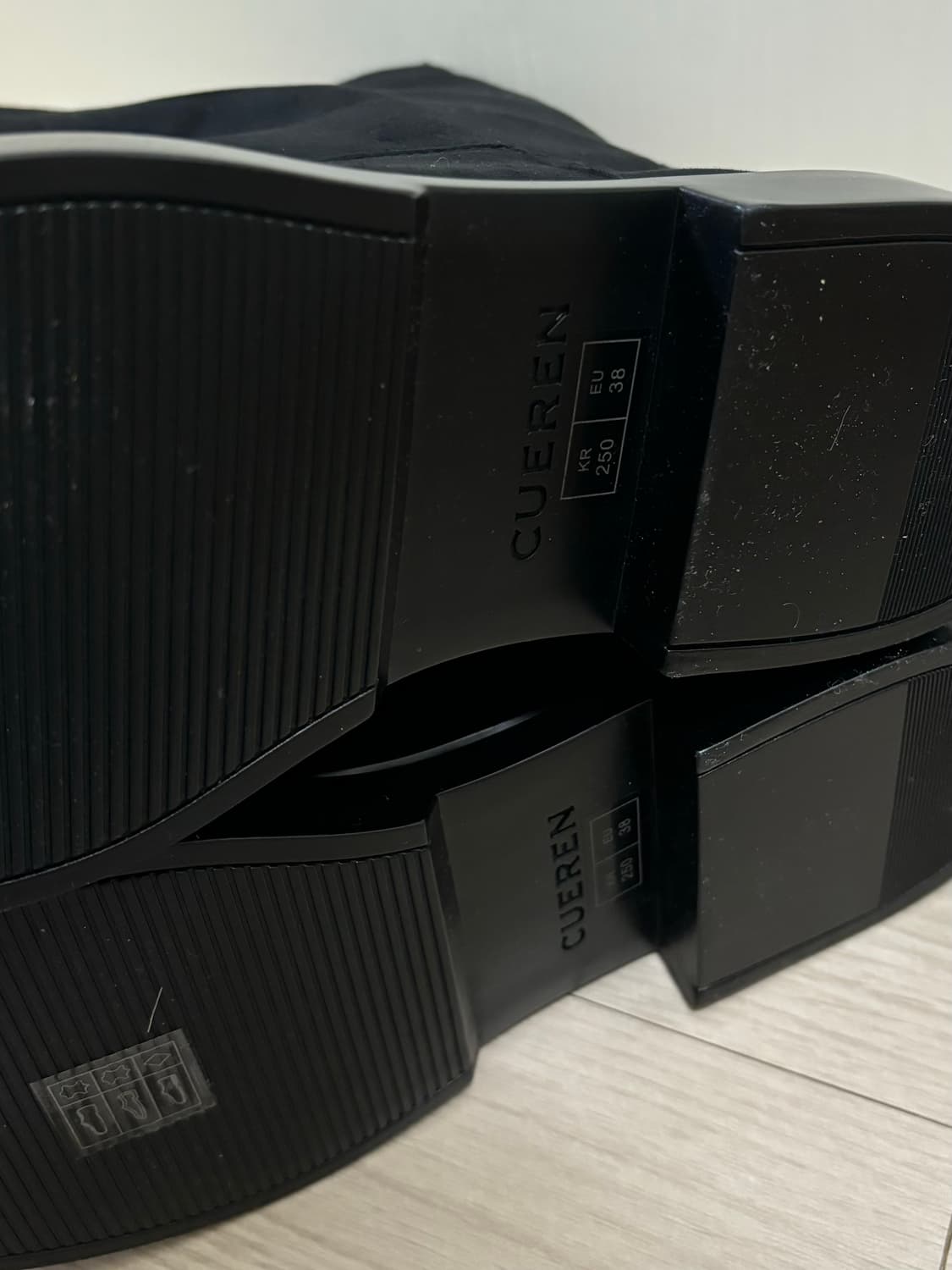 쿠에른 서울06 미들부츠 스웨이드 상품이미지4