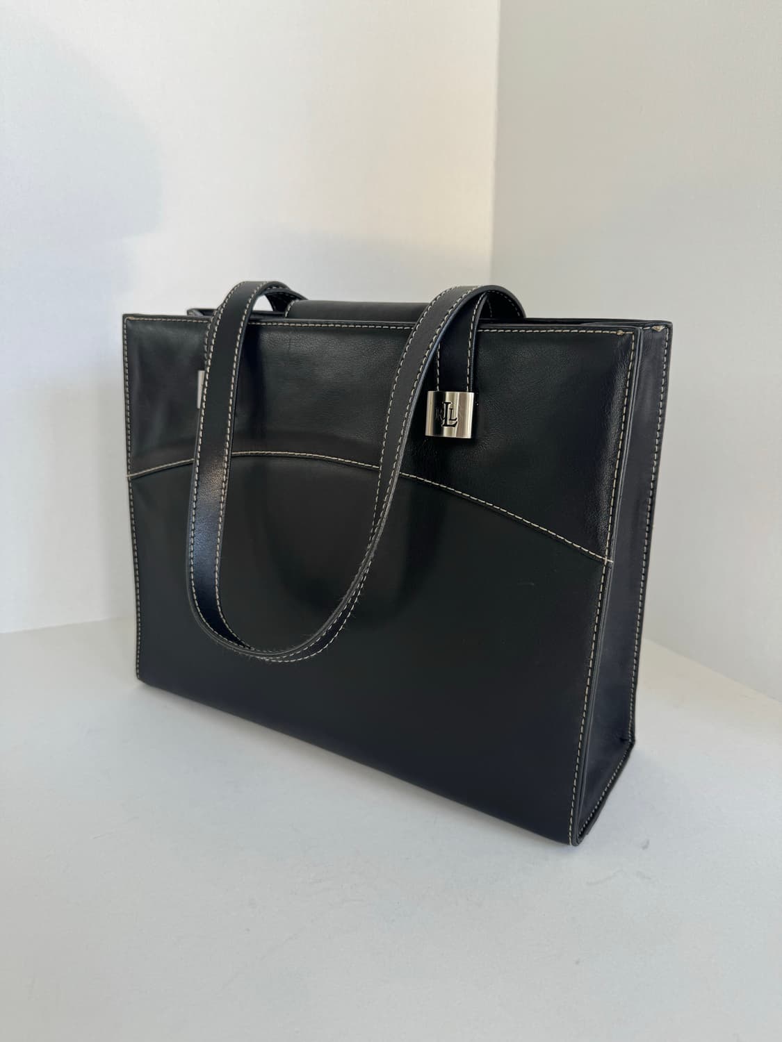 랄프로렌 화이트 스티치 가죽 숄더백 상품이미지1