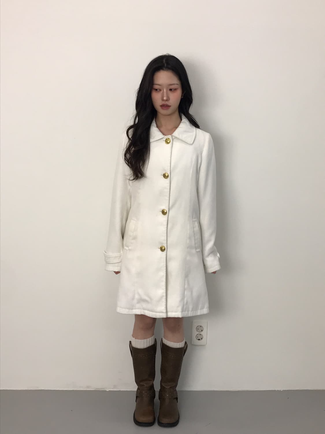 LIZ LISA Ivory Gold Button Embossed Coat 상품이미지2