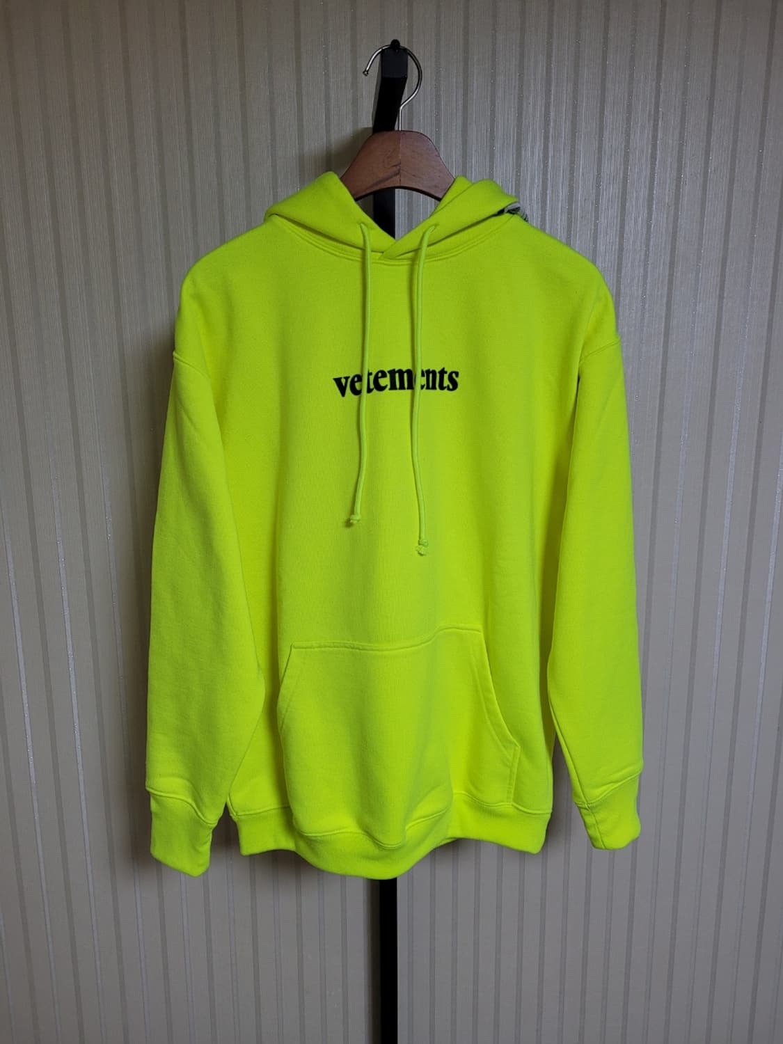 베트멍 네온 바코드 패치로고 오버핏 후드티셔츠 XS 상품이미지1