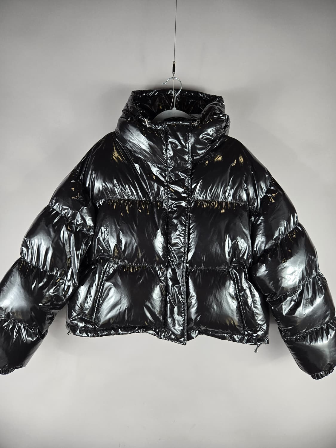 [무료배송]아워웨이브 F 글로시 후드 패딩 OURWAVE 유광 블랙 상품이미지1