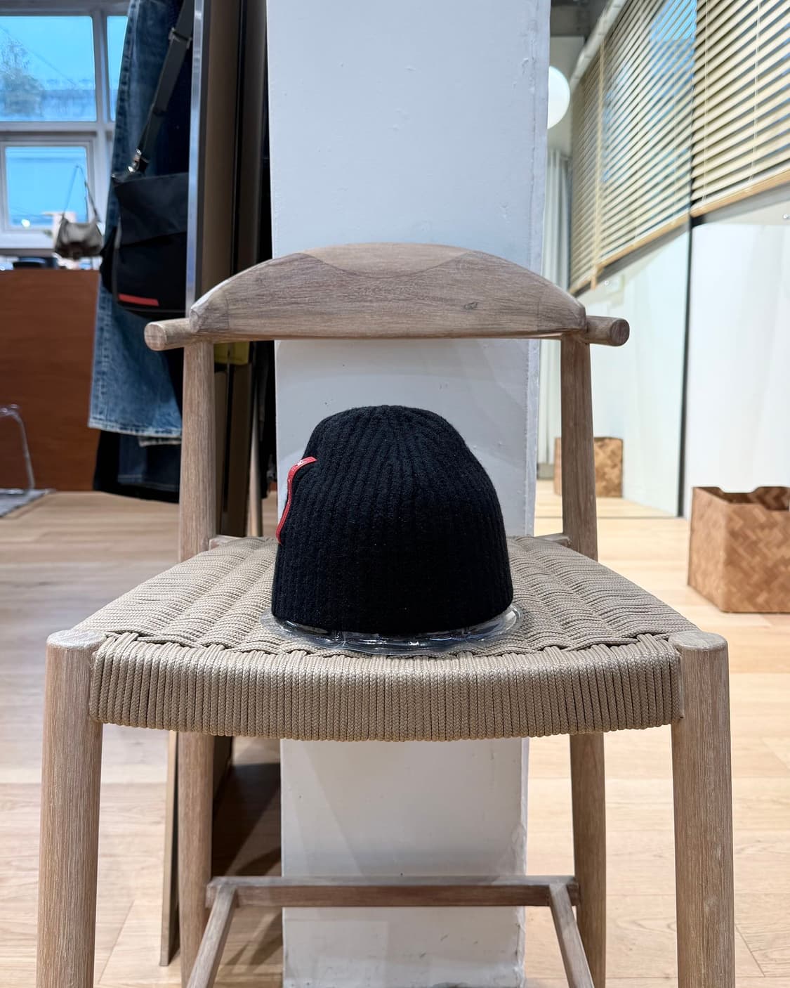 프라다 블랙 레드탭 울 비니  상품이미지2