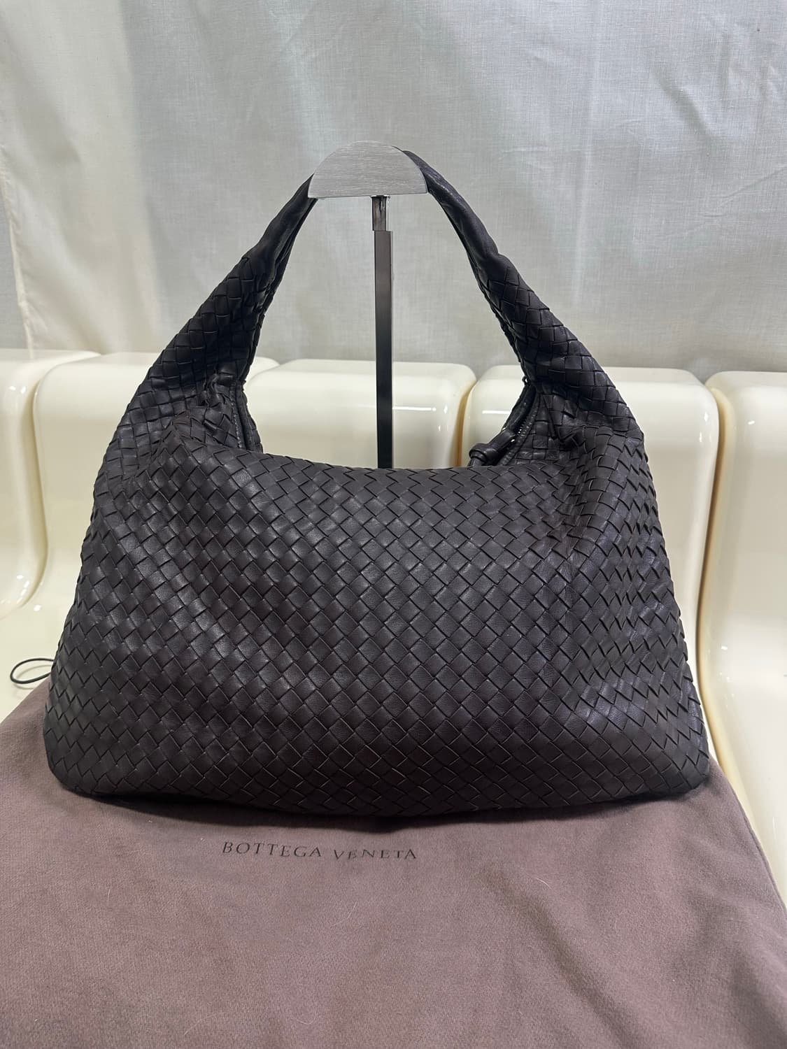 [A 정품] 보테가베네타 호보백 미디움 다크브라운 상품이미지1