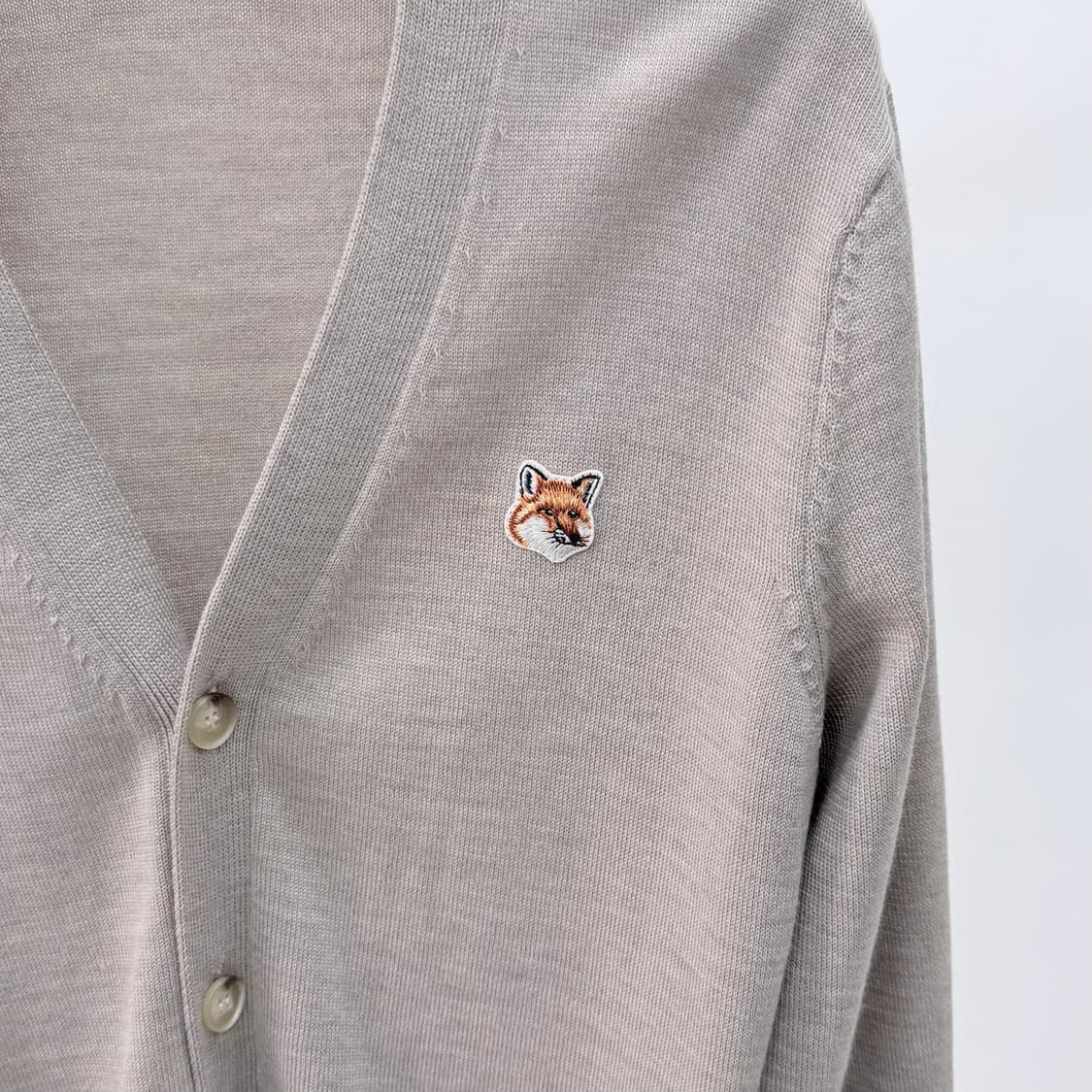 [S+급/S] 메종키츠네 폭스 패치 가디건 베이지 상품이미지2