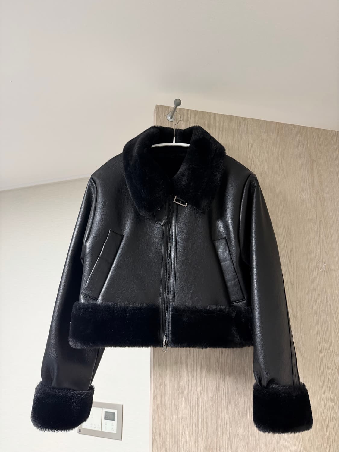 보헤미안서울 하이넥 무스탕 블랙 22년도 버전 상품이미지2