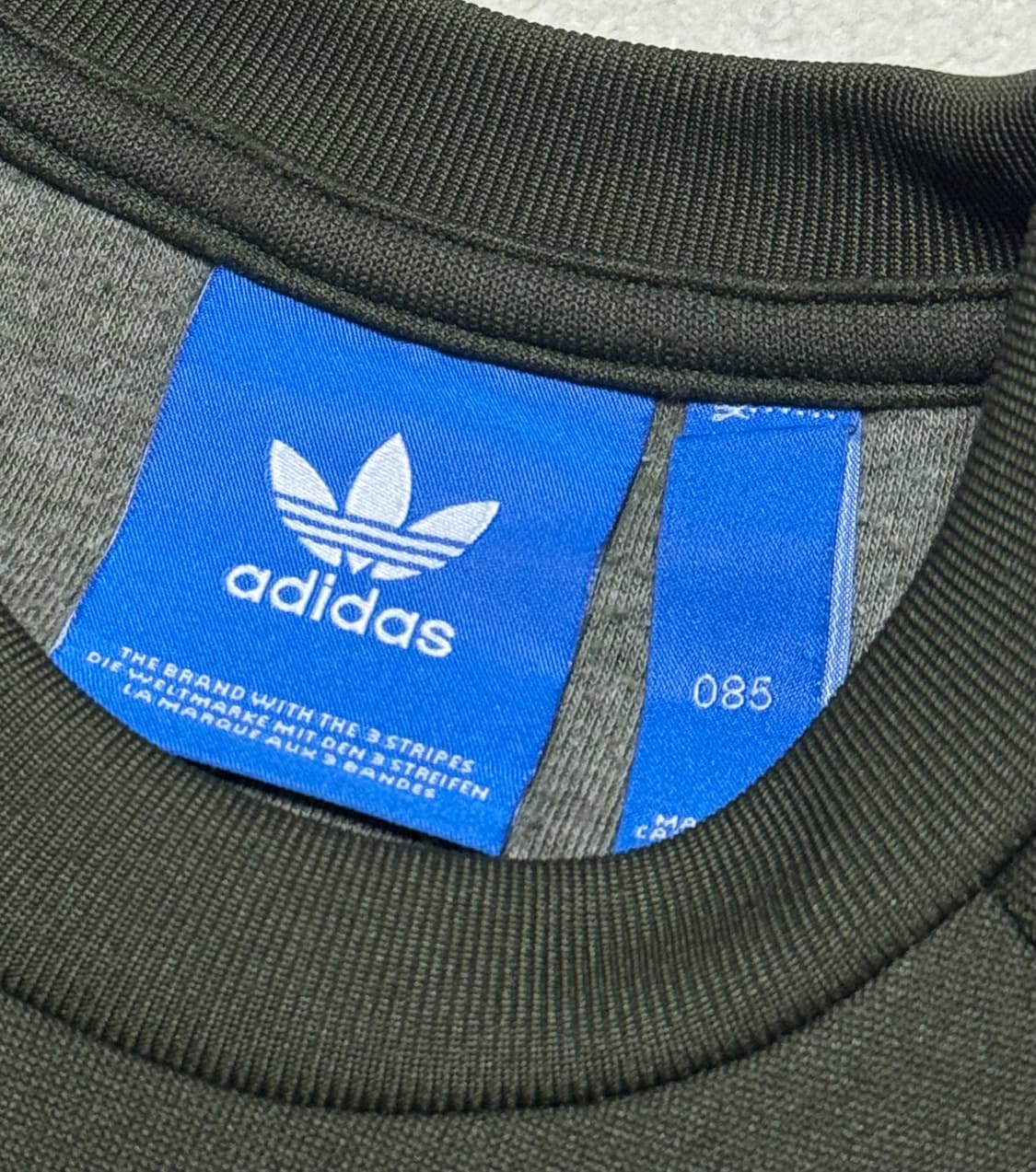 아디다스 딥카키 맨투맨 상품이미지4