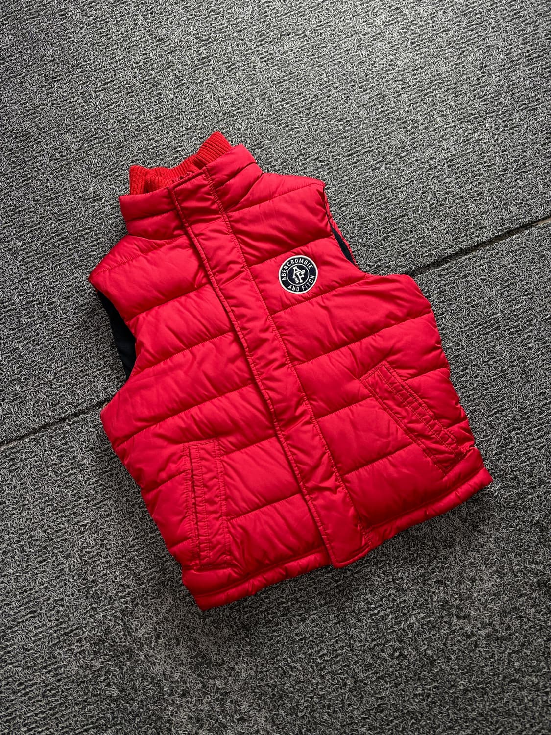 아베크롬비 Y2K 패치로고 경량 다운 베스트 2658 상품이미지1