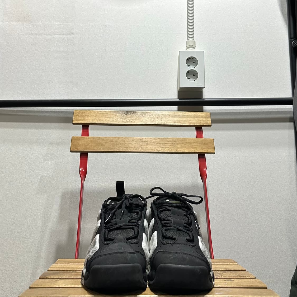 260) 나이키 운동화 남성 에어 모어 업템포 로우 블랙 메탈릭 실버 상품이미지2