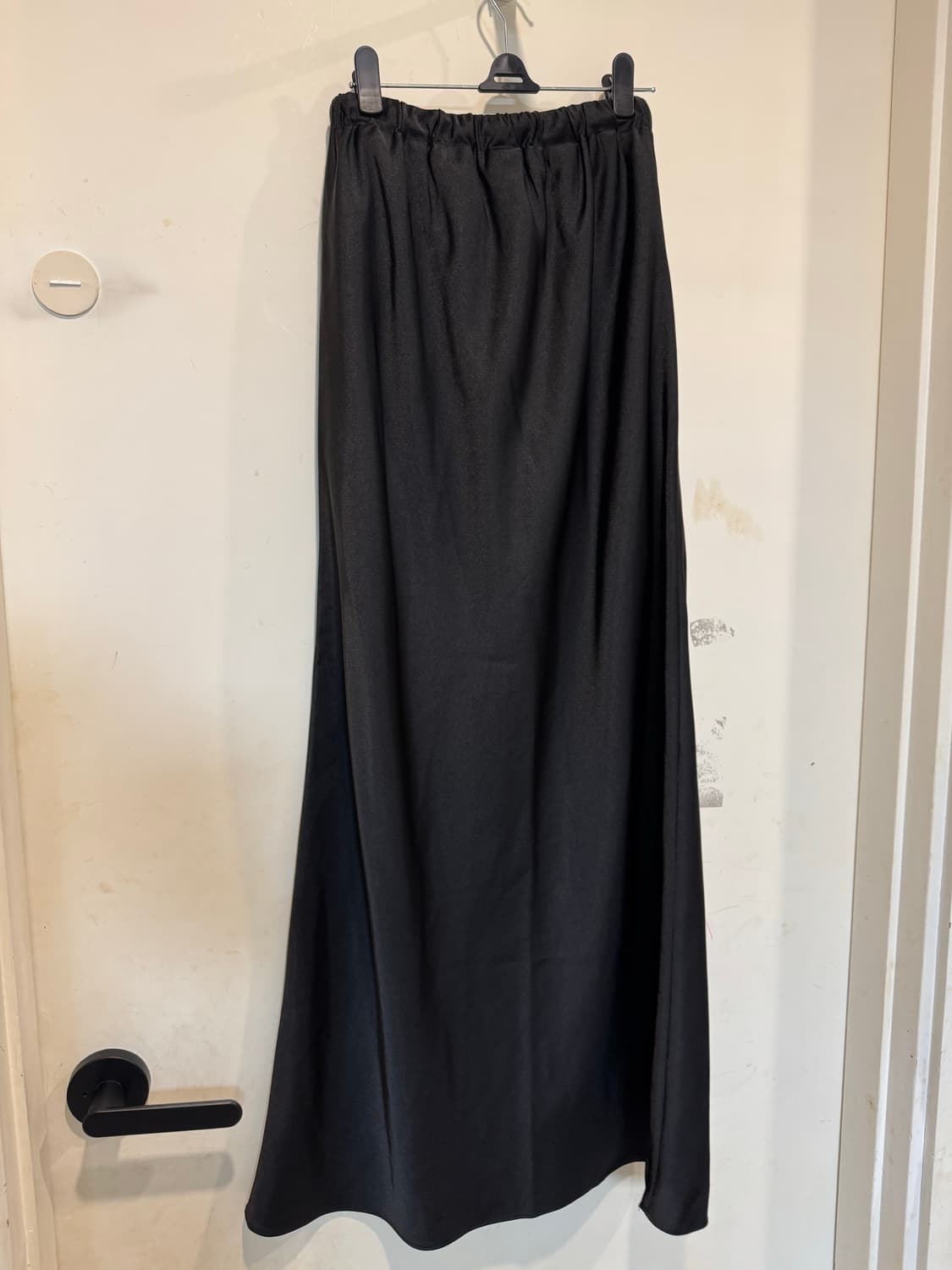 맹 meng 새틴 맥시 스커트 상품이미지8