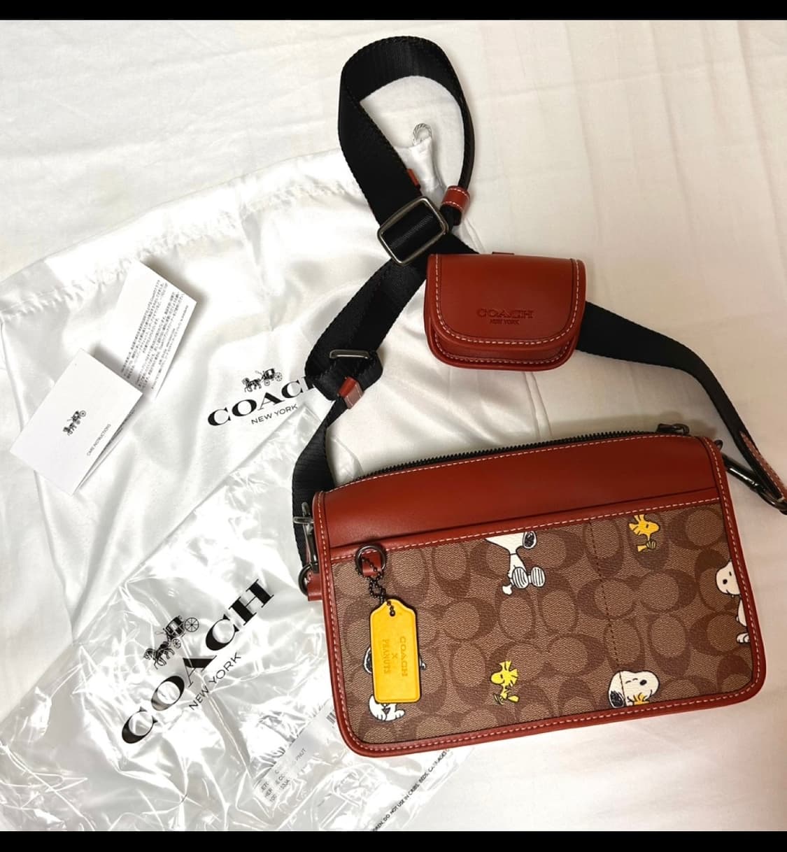 코치 스누피 콜라보백 상품이미지1