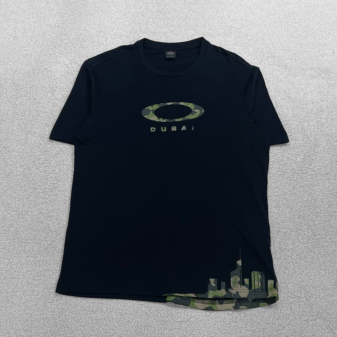 오클리 Oakley 써클 카모 로고 두바이 반팔티 블랙 상품이미지1