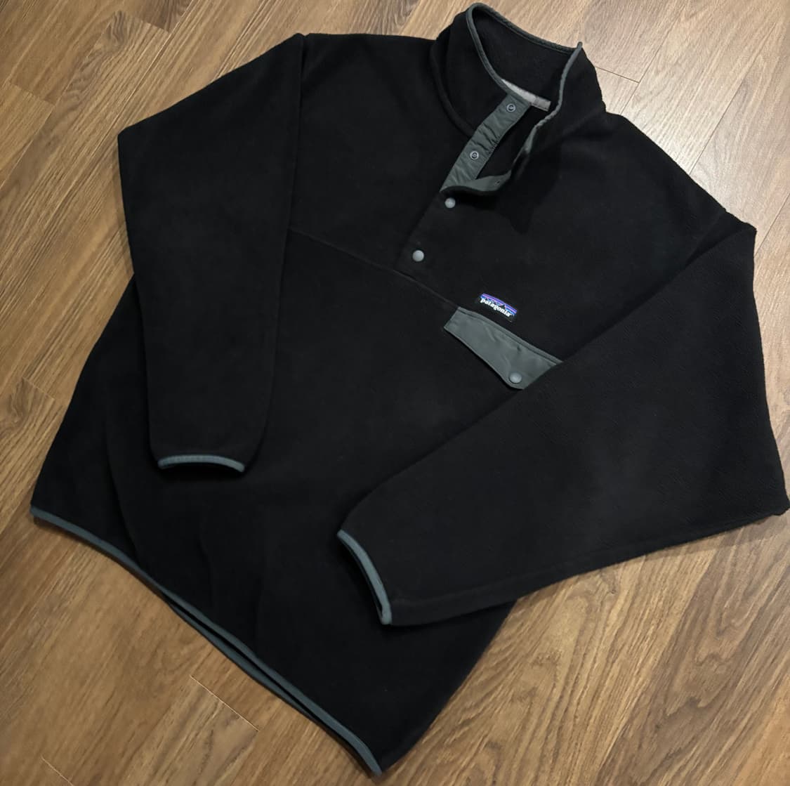 파타고니아 헤비웨이트 신칠라 블랙/포지그레이 L사이즈 판매합니다 상품이미지2