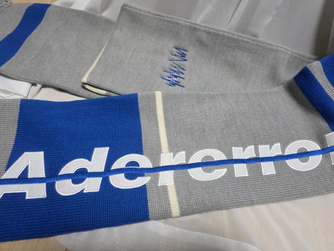 아더에러 머플러 상품이미지1