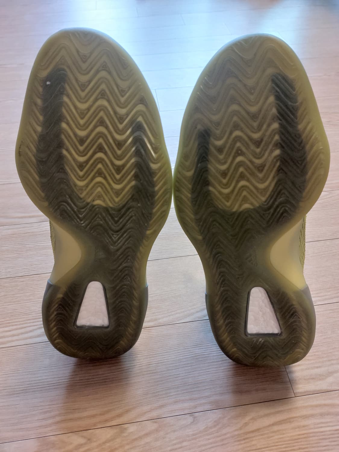 275)아디다스 이지 베스킷볼 니트 에너지 글로우
농구화 상품이미지5