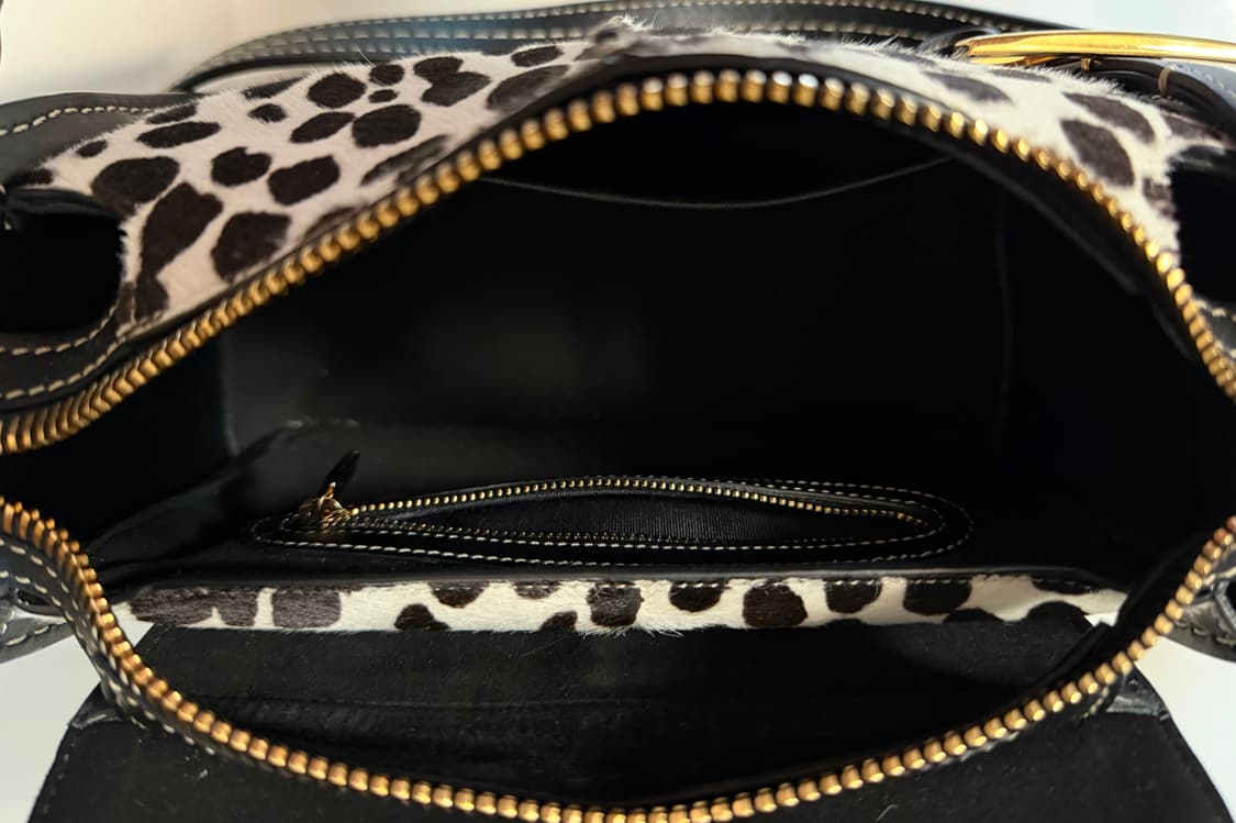 토즈 TOD'S 타임리스 팬던트 달마시안 송치 가죽 숄더백 명품 정품 상품이미지5