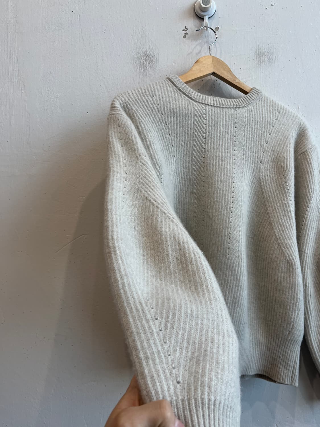 쿠어 캐시미어 블렌디드 펀칭 크루넥 니트 스웨터 S 상품이미지3