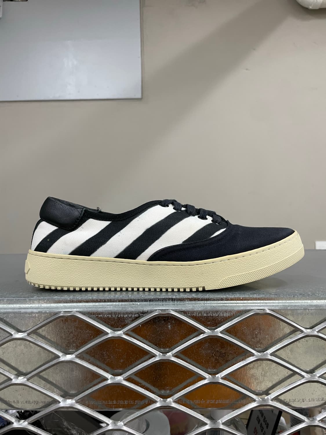 오프화이트 어센틱 블랙 스니커즈 40 상품이미지4