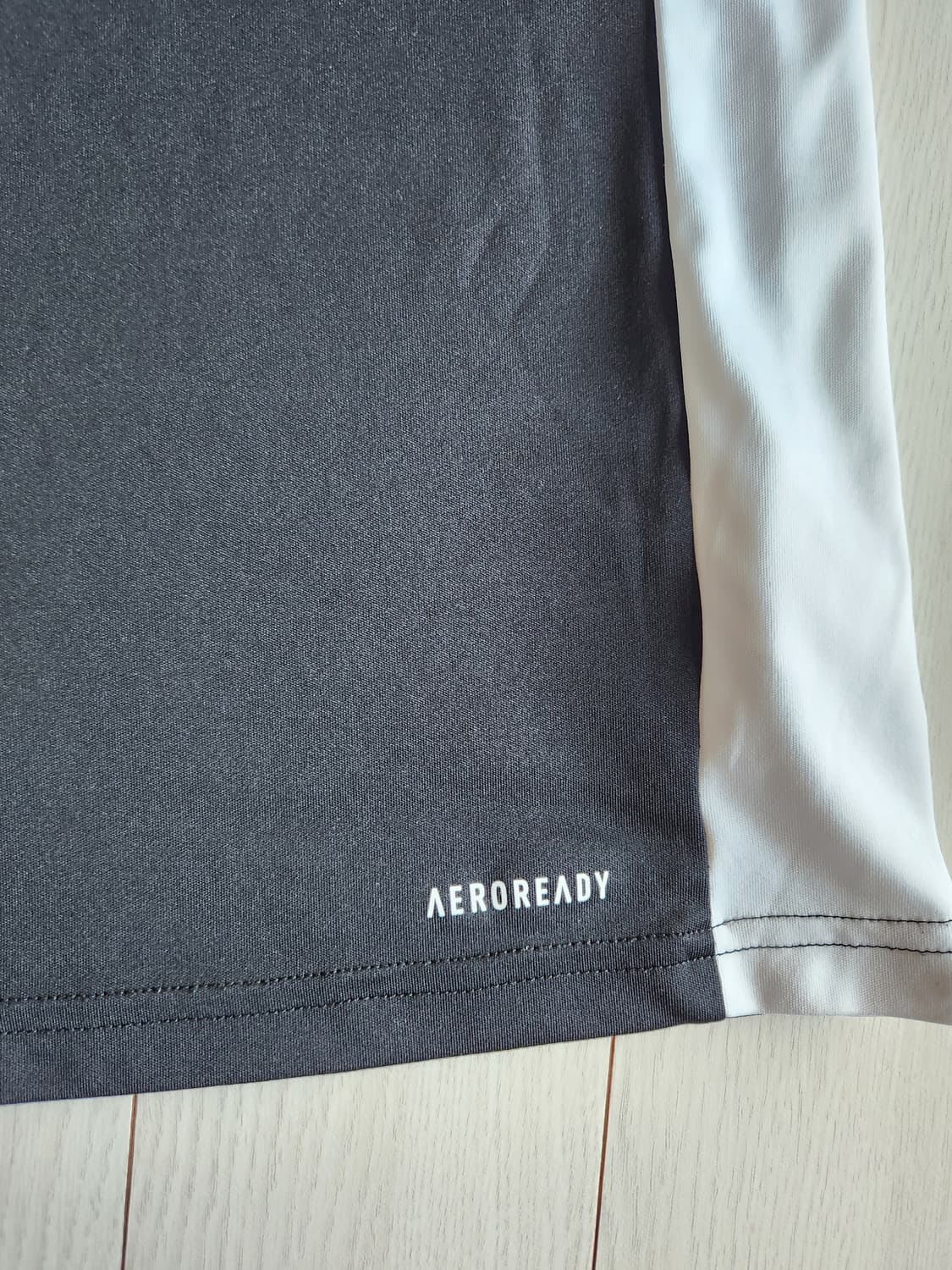 아디다스 ENTRADA 18 기능성 반팔티 사이즈L


오염 하자없이 깨 상품이미지2