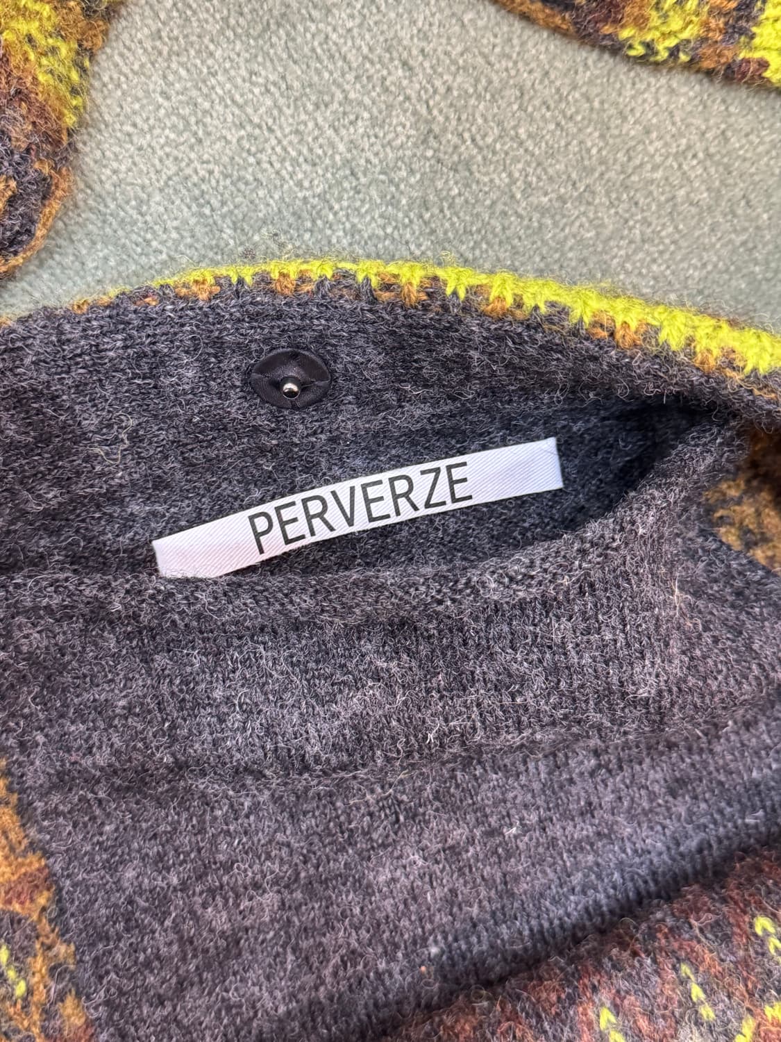 (무료배송, 수수료 x) 퍼버즈 니트 뉴스페이퍼 크로스백 판매합니다! 상품이미지6