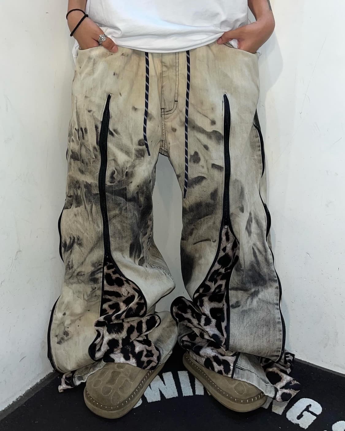 Swinging Custom Wave Leopard Pants 상품이미지1
