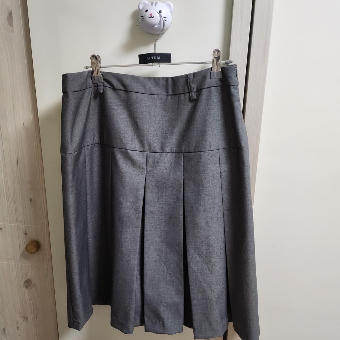 므넴 치마 므넴 스커트 루프 플릿티드 미디 그레이 mnem 제작 상품이미지3