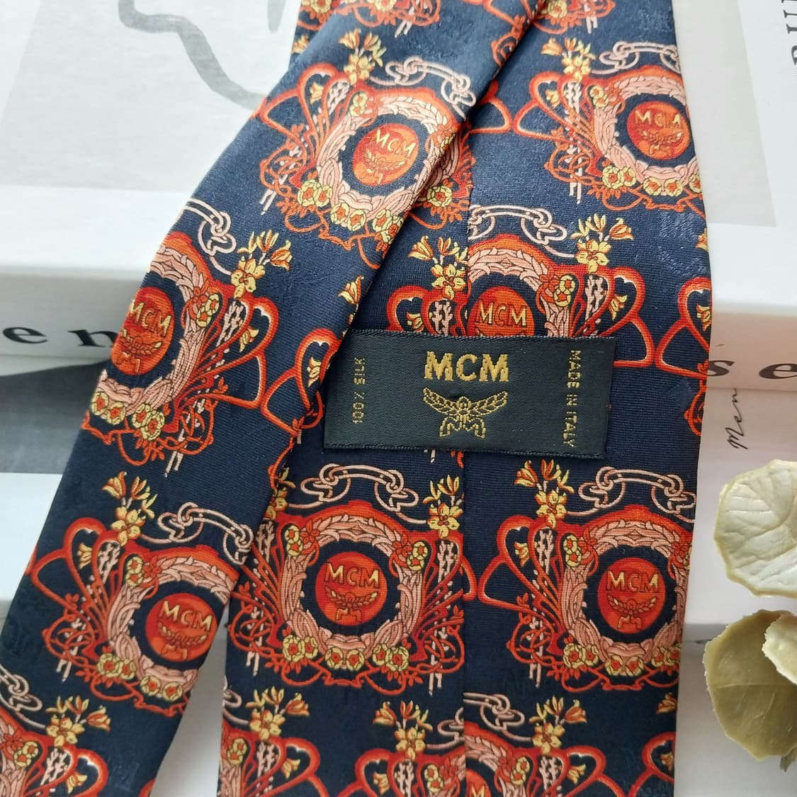 MCM 실크 블랙 레드&옐로 패턴 넥타이 9.5cm A+등급 K1435
 상품이미지6