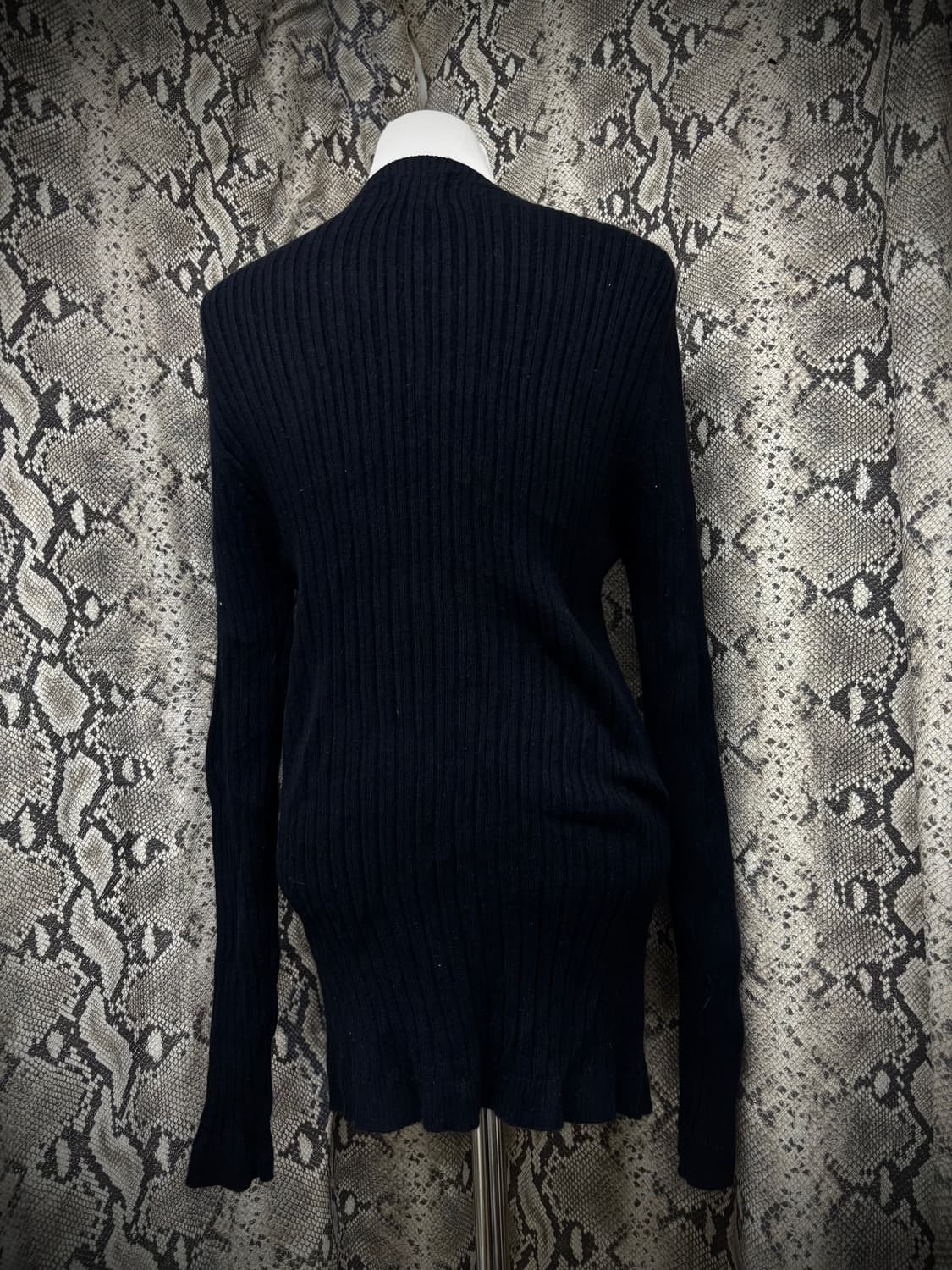 [Minimal Y2K]V-Neck Black Slim Fit Sleev 상품이미지4