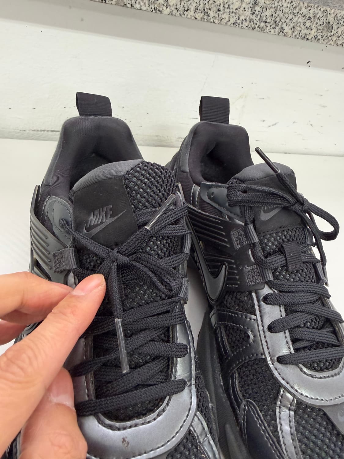 정품) 나이키 V2K 런 블랙 컬러웨이 운동화 260 상품이미지4