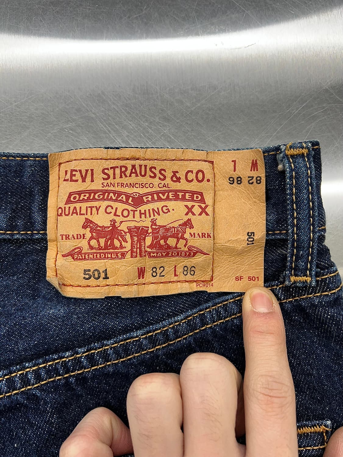 리바이스 버튼 플라이 501 중청 스트레이트 데님 팬츠 상품이미지10