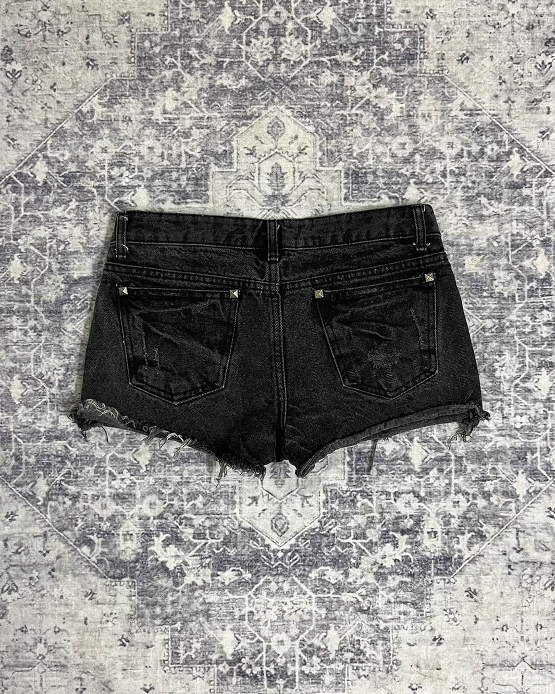 Studded Distressed Black Denim Shorts 상품이미지5