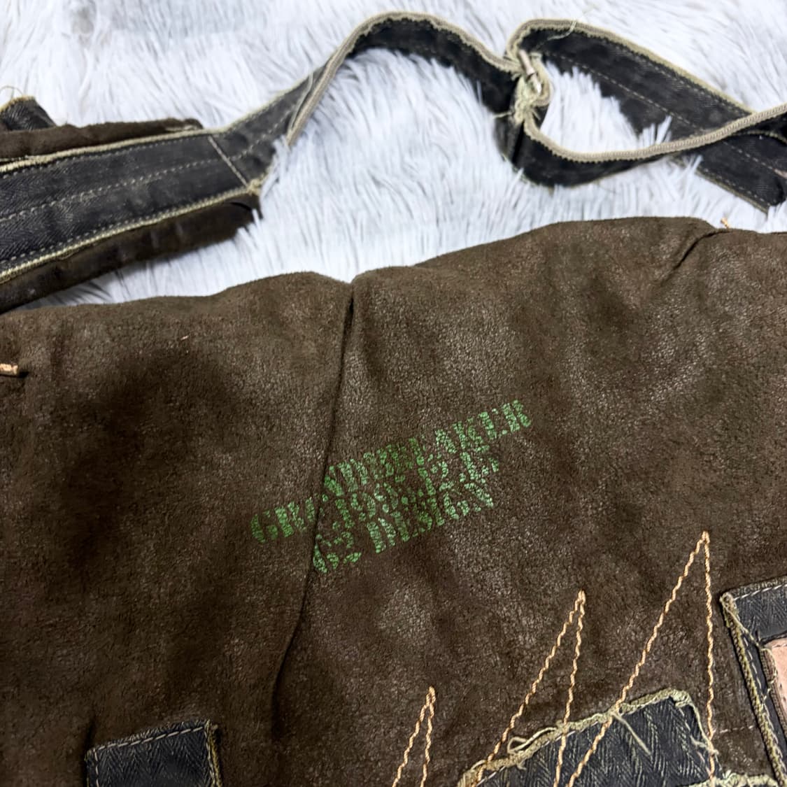 그런지 스웨이드 크로스백 상품이미지7